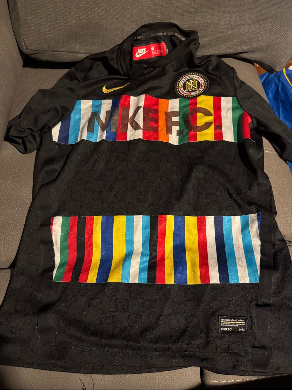 Nike Adult Small Black Multicolor Stripe Soccer Top